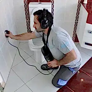 Kırmadan su kaçağı tamiri sadece kombi su kaçağı bulma işinde yapılmaktadır. Tesisat kaçak tamir kimyasalı uygulanmadan önce su kaçağının tesisat kaçak kimyasalı ile tamirat yapılması için uygunluğu belirlenmelidir. Uygunluk durumunda kombi kaçak kimyasalı ile kırmadan su kaçağı tamiri yapılır.