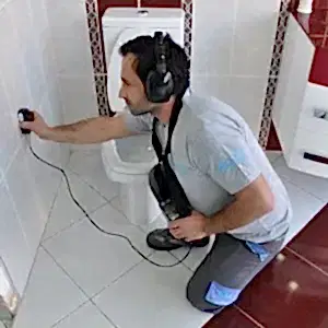 Su kaçağı tespiti fatih servisi olarak su tesisatınız hala galveniz boru veya mavi borulu ise komple yeniden değiştirmenizi tavsiye etmekteyiz. Fatih ilçesi tarihi dokusu itibari ile İstanbul’un en eski yerleşim yerlerinden birisidir. Bu sebeple mevcut binaların birçoğu hayli eskidir. Eski galveniz boru ve plastik mavi boru ile yapılan su tesisatları artık ömrünü doldurduğu için sürekli sorun çıkarmaktadır. Su kaçağı tespiti fatih servisi Toprak Tesisat’ın Fatih’in bütün bölgelerine servis imkanı bulunmaktadır.
