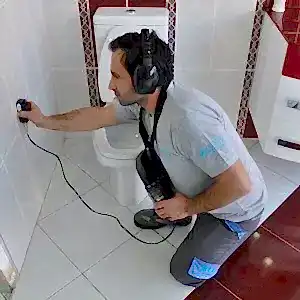 Mutfak, tuvalet ve banyo bölümlerinde bulunan su tesisatı borularındaki sızıntıları su tesisatı kaçak bulma cihazlarımız tam yer tespiti yapıyoruz. İstanbul'un bütün ilçelerine uygun fiyatla garantili tamir hizmeti için bizi arayınız.
