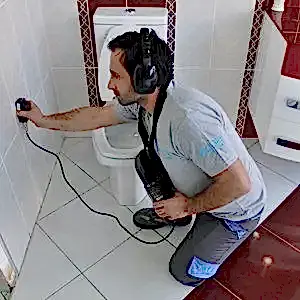 Yangın tesisatı su kaçağı tespiti ve yangın borusu su kaçak tespitinde hattın uzunluğu, derinliği, alan büyüklüğü çok önemlidir. Alan içinde farklı bağımsız alanlara giden kollarda su kesme vanalarının olması yangın tesisatı su kaçağı tespiti yapılırken hatlar ayrı, ayrı kontrol edilerek bütün tesisat değil su kaçağı olan güzergah kontrol edilir.