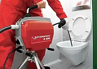 Tuvalet tıkanıklığı açma servisimiz İstanbul'da tüm ilçelerde 7/24 kırmadan dökmeden hızlı ve profesyonel olarak devam etmektedir. Tıkanan tuvaleti 45 dk içinde kırmadan dökmeden tıkanıklık açma robotu ile 100% açıyoruz. 25+ yıllık tecrübemize güvenerek herhangi bir sebepten tıkanıklık açılmazsa kesinlikle ücret talep etmiyoruz.