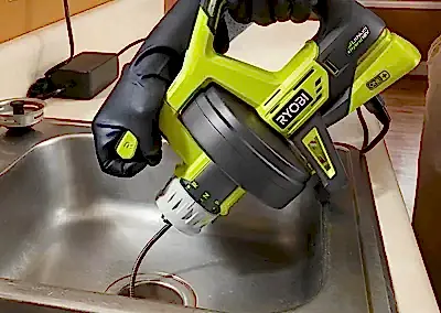 İstanbul'da tüm ilçelerde 7/24 kırmadan dökmeden lavabo tıkanıklığı açma hizmetimiz vardır. Tıkanan lavabo 45 dk içinde kırmadan dökmeden tıkanıklık açma robotu ile 100% açıyoruz. 25+ yıllık tecrübemize güvenerek herhangi bir sebepten tıkanıklık açılmazsa kesinlikle ücret talep etmiyoruz.