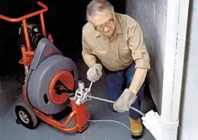 Tıkanıklıklar neden kırılmadan açılmalıdır? Tıkanıklık açma işlemlerinin kırmadan yapılması önem arz etmektedir. Eski nesil uygulamalarda tesisat firmalarının karşılaştığı sorunlarda direkt olarak kırma işlemi yaptığı görülmektedir. Kırma işlemi esnasında etrafın kirlenmesi, yaşam alanındaki estetiğin bozulması söz konusudur. Tıkanık açma işlemi sırasında yapılan tıkanıklık bölgesinin aktif olmaması da sizler için ciddi sorunlar doğuracaktır. Firma olarak tıkanıklık açma sorunlarınızda 7/24 hizmetinizdeyiz. Sizlere modern teçhizatlar ve uzman bir ekip ile hizmet vermekteyiz. Bu sayede yaptığımız faaliyetlerde çözüm odaklı çalışıyor, sorunun tekrarlanmamasına yönelik her türlü tedbiri alıyoruz.