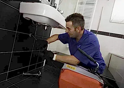 Tıkanan lavabo nasıl açılır sorusuna binlerce defa 30 dk içinde yanıt veren tıkanıklık açma firması olarak 7/24 Asya ve Avrupa yakasında tüm ilçelere kırmadan özel tıkanıklık açma robotu ile hizmet veriyoruz. 25+ yıllık tecrübemizle İstanbul su tesisatçısı olarak tıkanıklık açma servisimiz eğer sorunu çözemezse kesinlikle ücret almıyor.